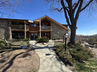 1617 Dover DRIVE #15, Waukesha, WI 53186