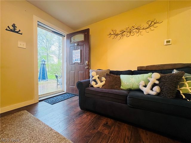 4448 Lake Drive N, Geneva, OH 44041