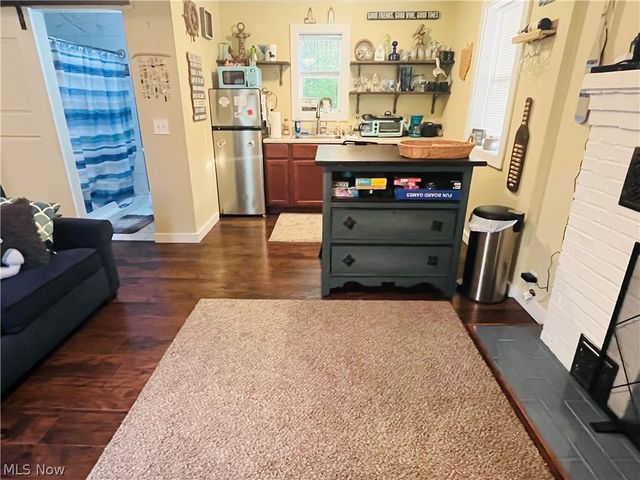 4448 Lake Drive N, Geneva, OH 44041