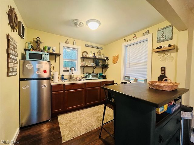 4448 Lake Drive N, Geneva, OH 44041