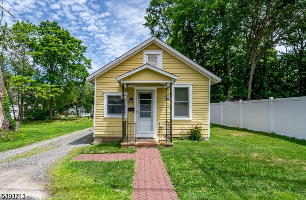 4 Spring St, Mount Olive Twp., NJ 07828