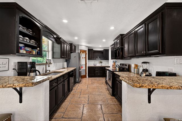 515 W CRESTLINE DR, San Antonio, TX 78228