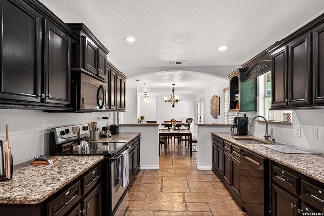 515 W CRESTLINE DR, San Antonio, TX 78228