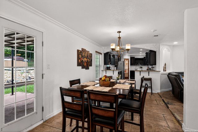 515 W CRESTLINE DR, San Antonio, TX 78228