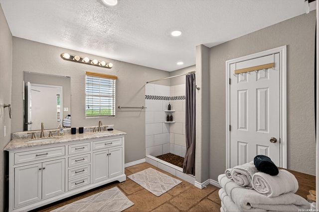 515 W CRESTLINE DR, San Antonio, TX 78228
