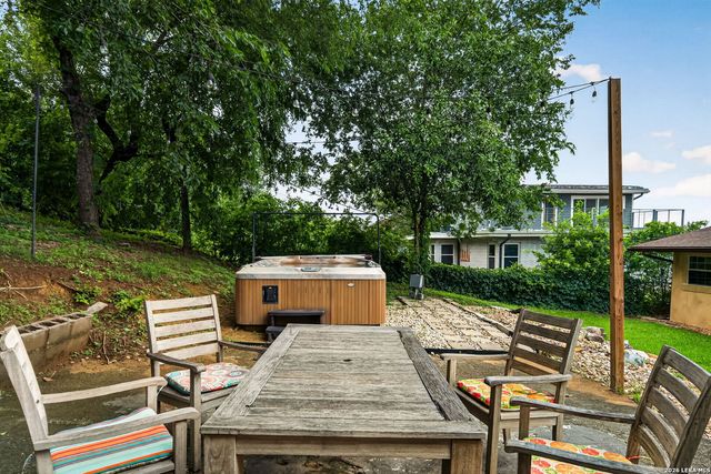 515 W CRESTLINE DR, San Antonio, TX 78228