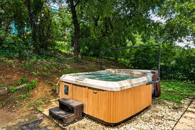 515 W CRESTLINE DR, San Antonio, TX 78228