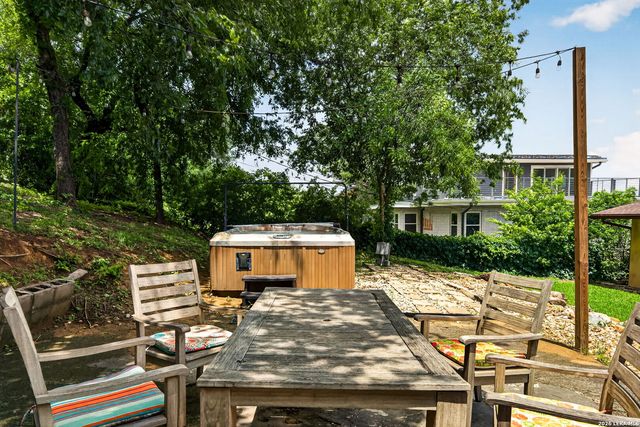 515 W CRESTLINE DR, San Antonio, TX 78228