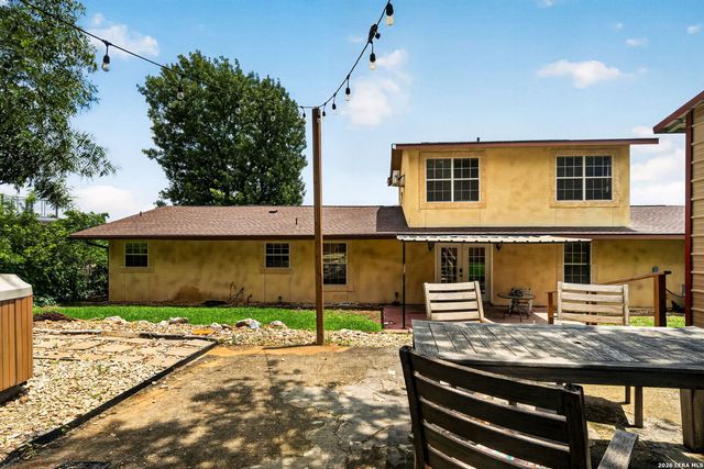 515 W CRESTLINE DR, San Antonio, TX 78228