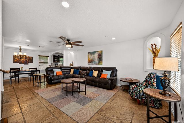 515 W CRESTLINE DR, San Antonio, TX 78228