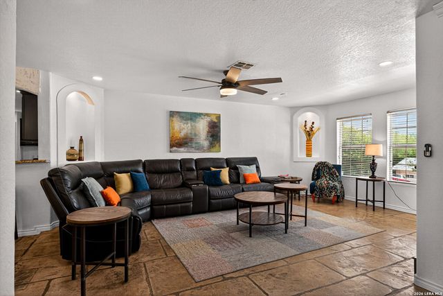 515 W CRESTLINE DR, San Antonio, TX 78228