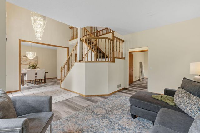 547 Abbey Way, Mendota Heights, MN 55120
