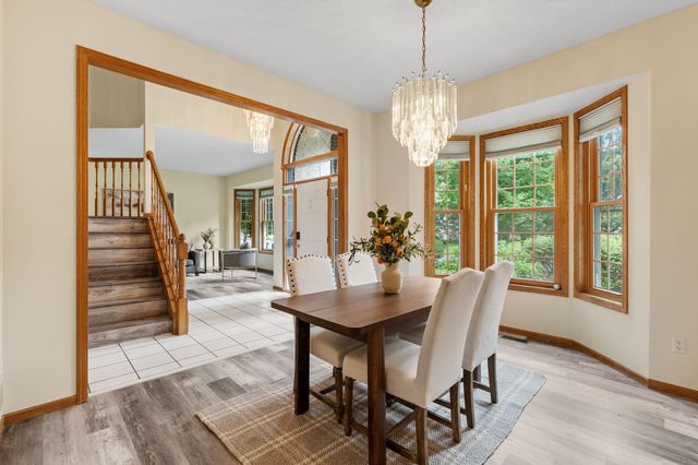 547 Abbey Way, Mendota Heights, MN 55120