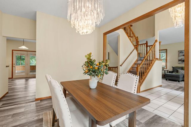 547 Abbey Way, Mendota Heights, MN 55120
