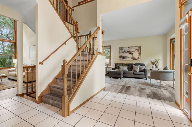 547 Abbey Way, Mendota Heights, MN 55120