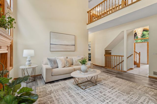 547 Abbey Way, Mendota Heights, MN 55120