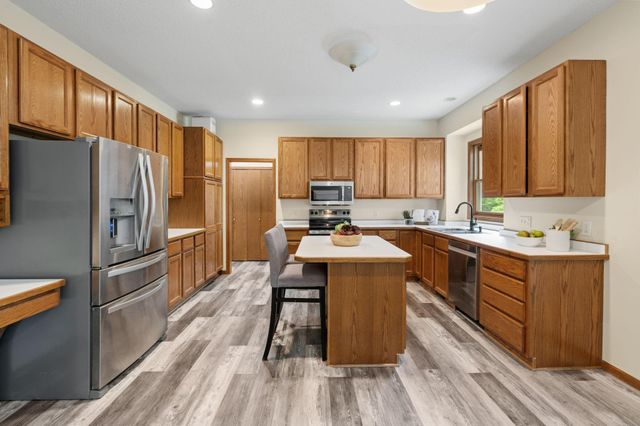 547 Abbey Way, Mendota Heights, MN 55120