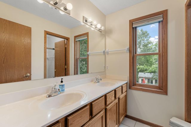 547 Abbey Way, Mendota Heights, MN 55120