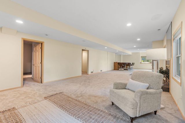 547 Abbey Way, Mendota Heights, MN 55120