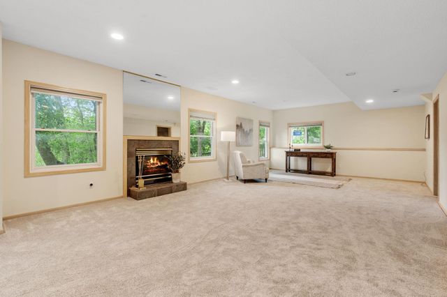 547 Abbey Way, Mendota Heights, MN 55120