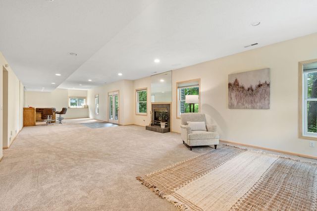 547 Abbey Way, Mendota Heights, MN 55120