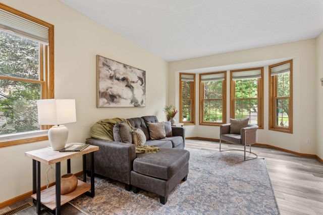 547 Abbey Way, Mendota Heights, MN 55120
