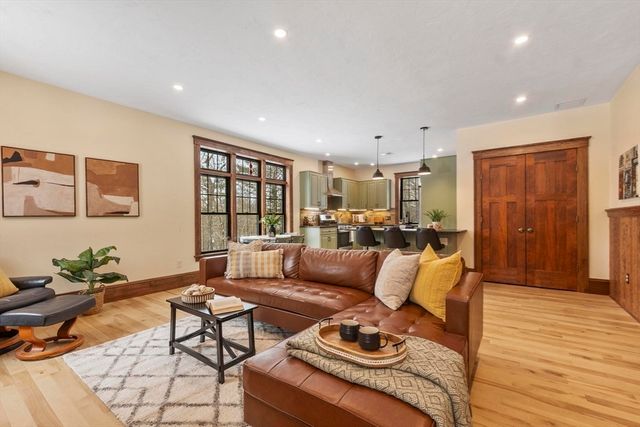 275 Crawford Rd, Oakham, MA 01068