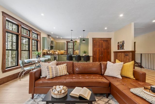 275 Crawford Rd, Oakham, MA 01068