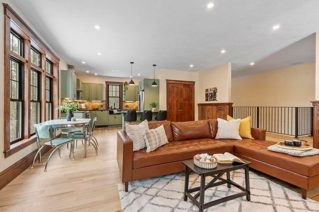 275 Crawford Rd, Oakham, MA 01068