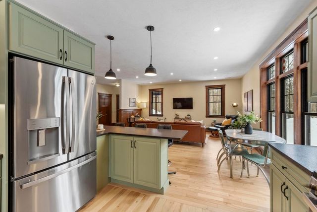 275 Crawford Rd, Oakham, MA 01068