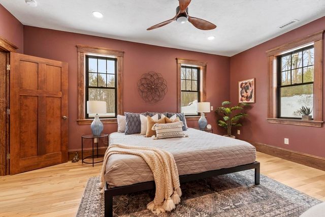 275 Crawford Rd, Oakham, MA 01068