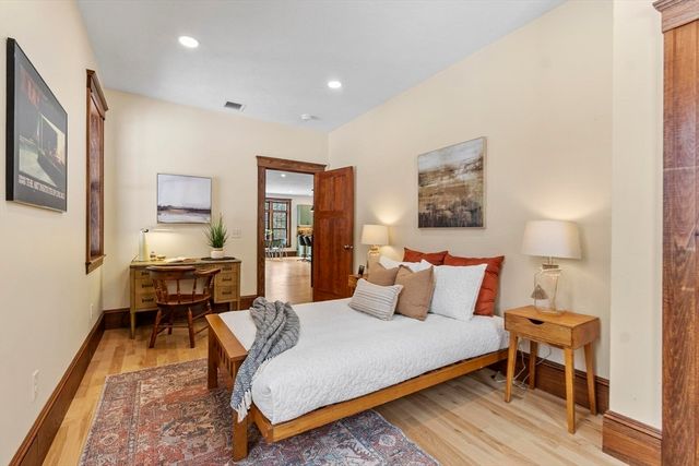 275 Crawford Rd, Oakham, MA 01068