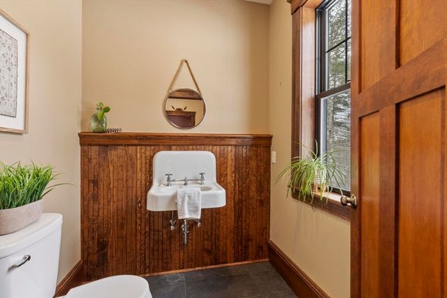 275 Crawford Rd, Oakham, MA 01068