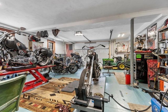 275 Crawford Rd, Oakham, MA 01068