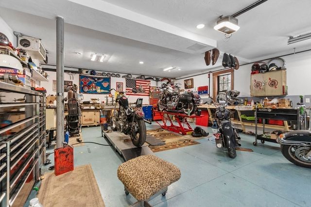 275 Crawford Rd, Oakham, MA 01068