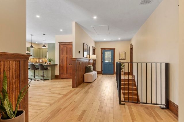 275 Crawford Rd, Oakham, MA 01068