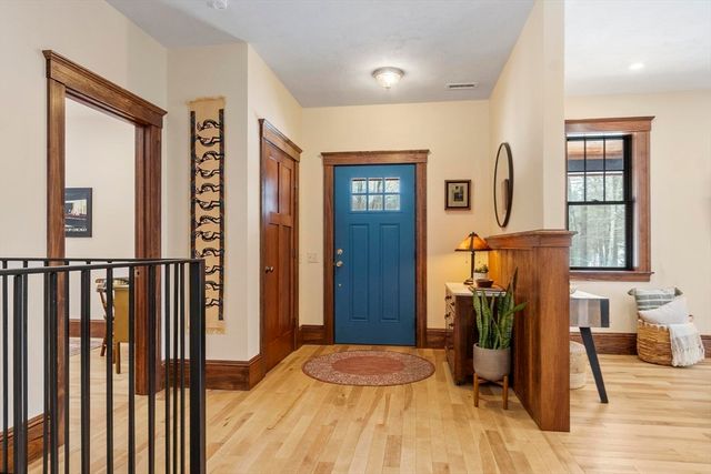 275 Crawford Rd, Oakham, MA 01068