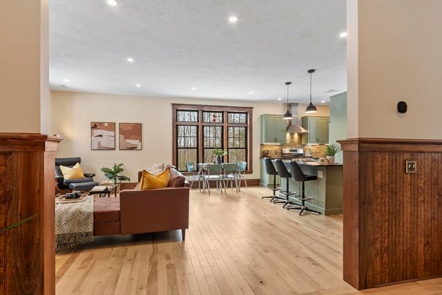 275 Crawford Rd, Oakham, MA 01068