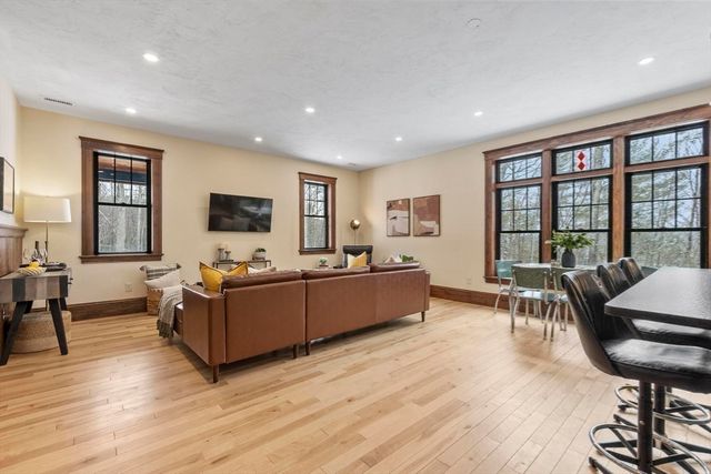 275 Crawford Rd, Oakham, MA 01068