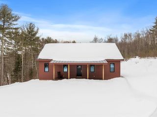 275 Crawford Rd, Oakham, MA 01068
