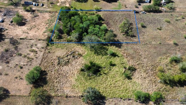 116 Tecolote Ln, Floresville, TX 78114