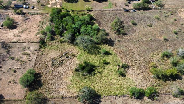 116 Tecolote Ln, Floresville, TX 78114