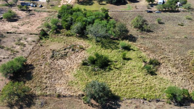 116 Tecolote Ln, Floresville, TX 78114