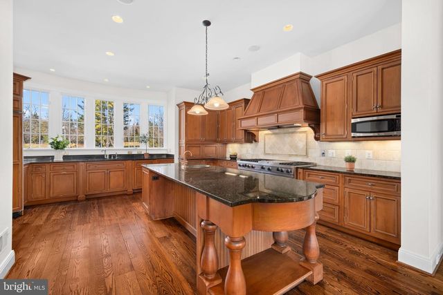 1205 TOWLSTON RD, Great Falls, VA 22066