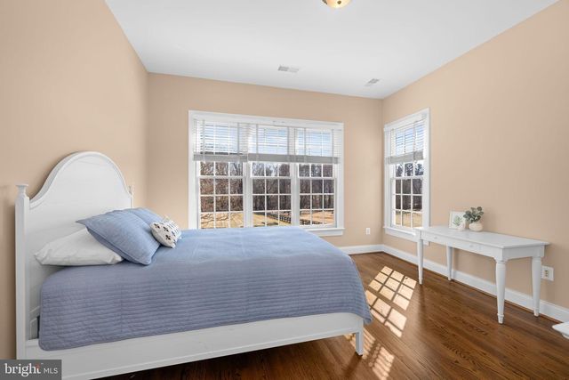 1205 TOWLSTON RD, Great Falls, VA 22066