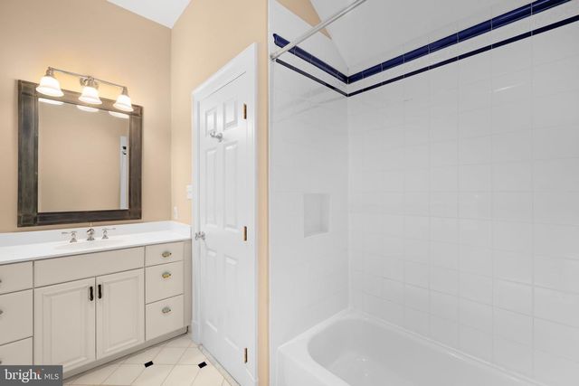 1205 TOWLSTON RD, Great Falls, VA 22066