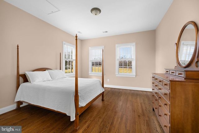 1205 TOWLSTON RD, Great Falls, VA 22066