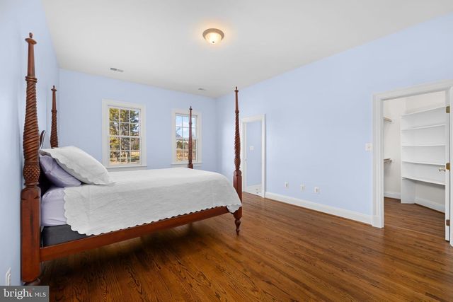 1205 TOWLSTON RD, Great Falls, VA 22066