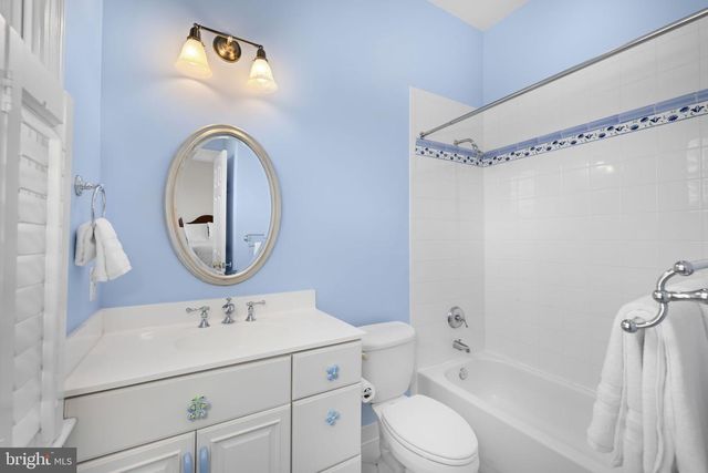 1205 TOWLSTON RD, Great Falls, VA 22066