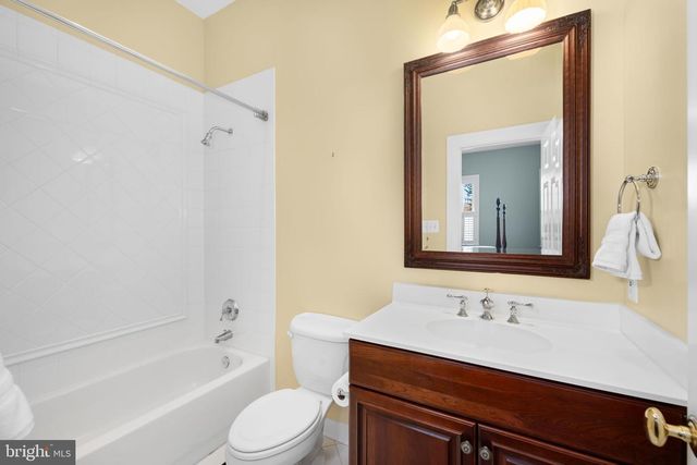 1205 TOWLSTON RD, Great Falls, VA 22066